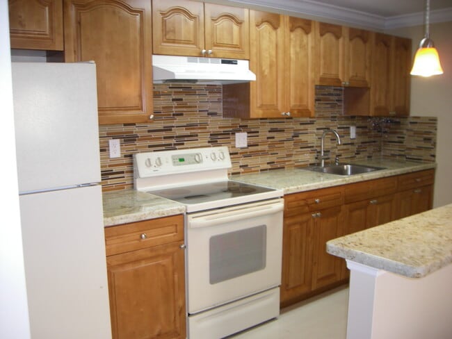 Building Photo - 4530 NW 79th Ave Unit 1C