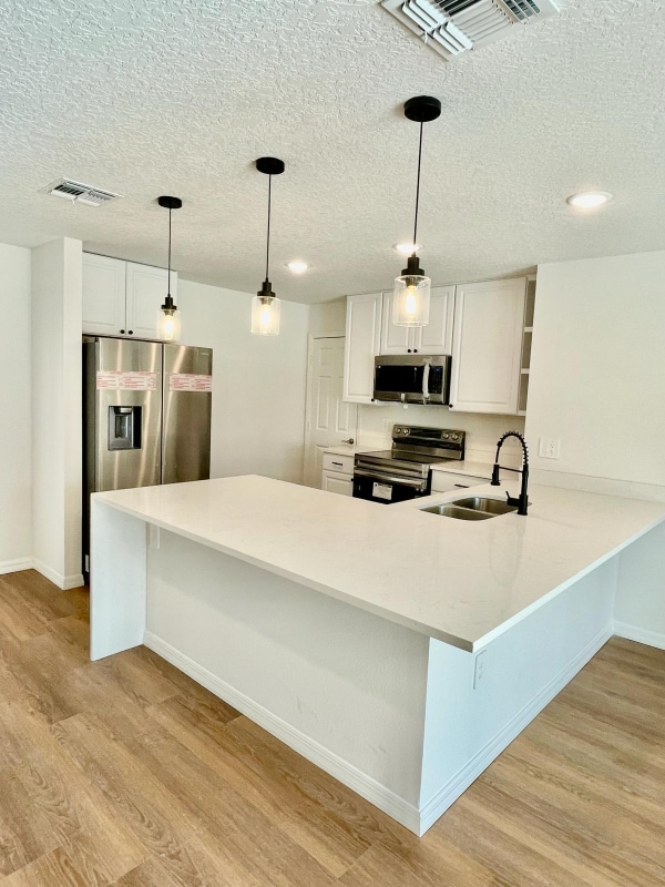 Photo - 405 St Johns Ln