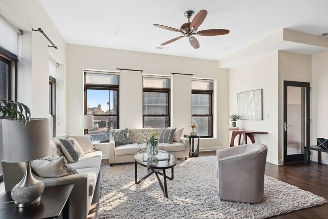 Photo - 2158 N Damen Ave