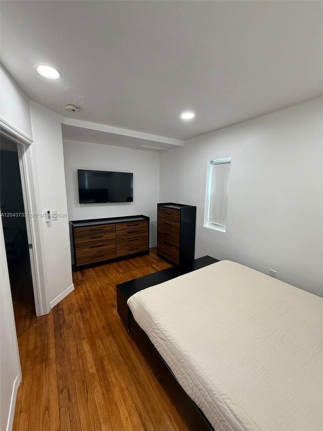 528 NE 70th St Unidad Top