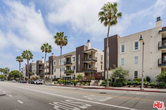 Building Photo - 12920 W Runway Rd Unit 340