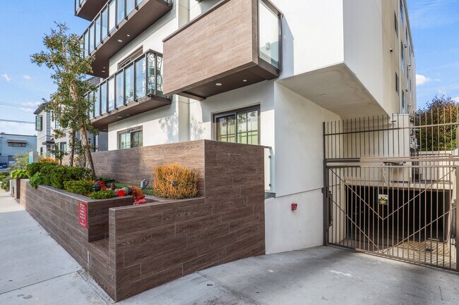 Resident Garage of Kings 126 by Wiseman - Kings Beverly by Wiseman