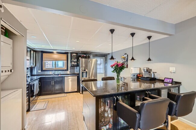 Photo - 953 N Rohlwing Rd Unit 201A