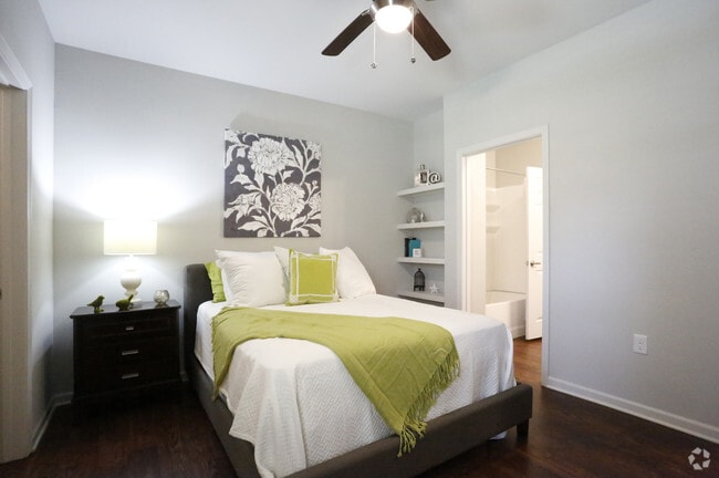 2BR/2BA -1141SF