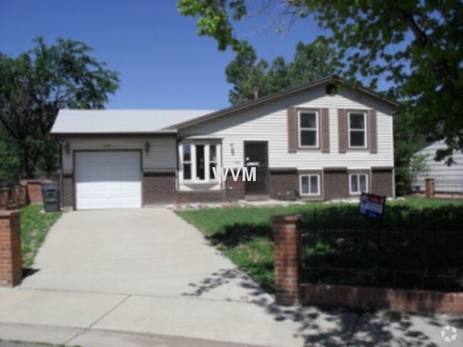 Building Photo - Tri-level with garage nr 6th and Laredo Rental