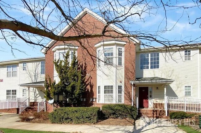 Building Photo - 115 Forest Dr