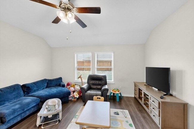 Photo - 504 Willow View Way