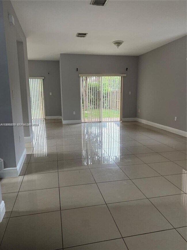 Photo - 3389 NE 4th St