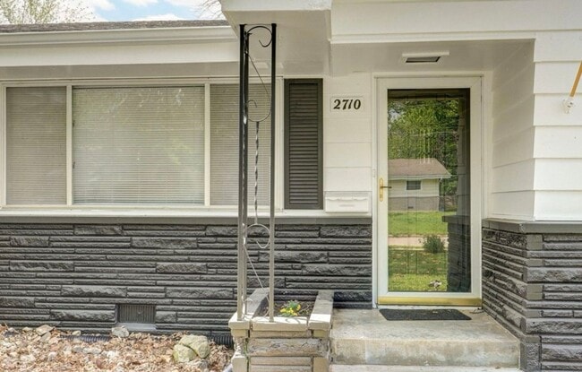 Photo - 3 Bedroom PLUS SUNROOM | 2 Bathroom | 2 Ca...