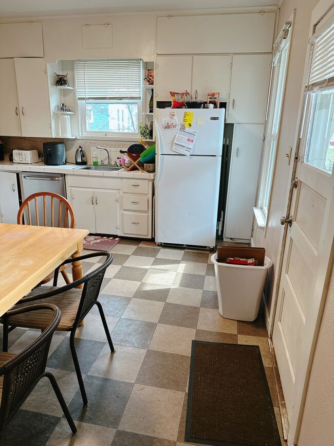 Photo - PRELEASE: 4bd/2ba next to Aslan Brewing Downtown