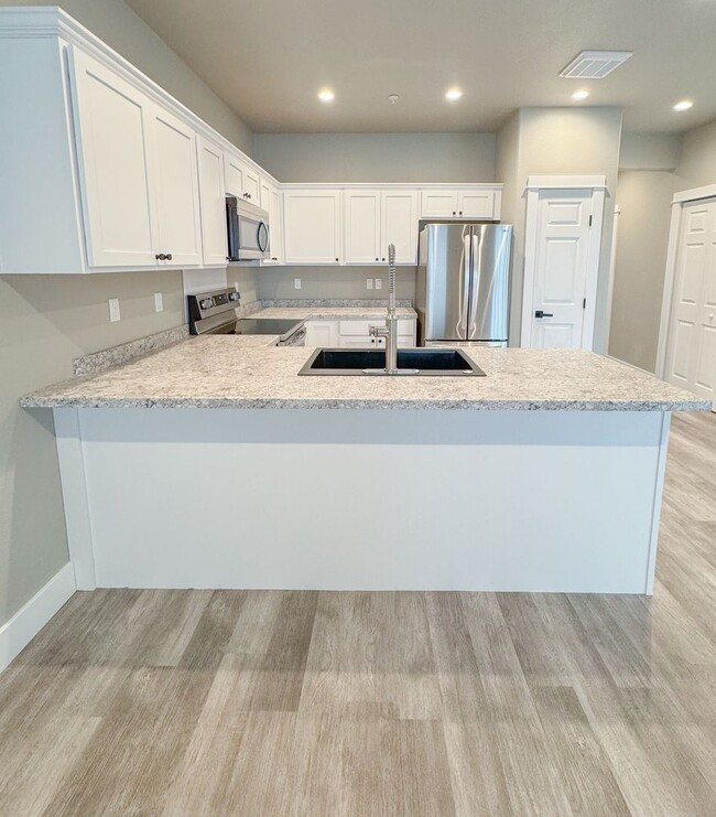 Photo - 2 bed/ 1.5 bath in Brand New Soldier Ridge Complex! Unidad # 107