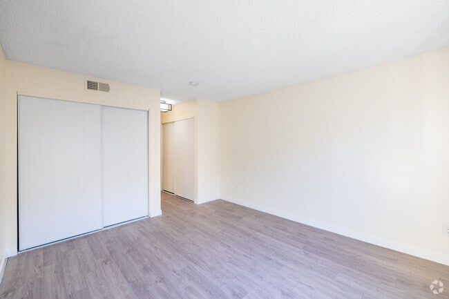 1BR, 1BA - 650SF - Bedroom