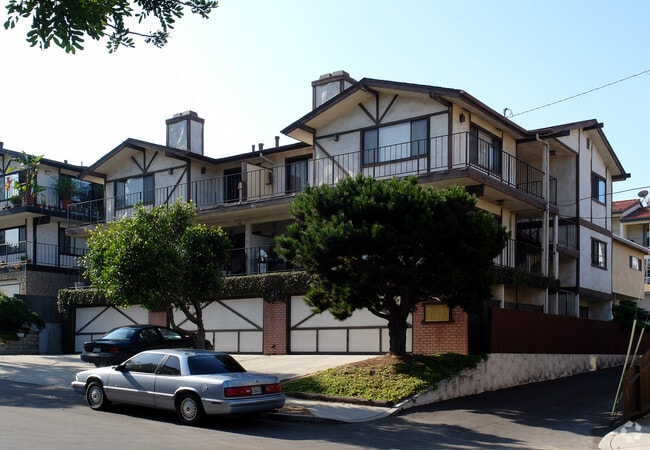 622 E. Holly Avenue Apartments