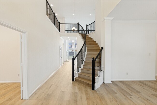 Photo - 9318 Rainbluff Ln