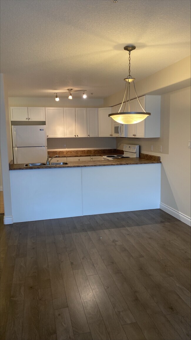 Photo - Mainstreet Manor 4910 50 St Unit MM-308