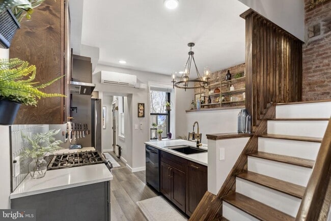 Photo - 526 E Thompson St