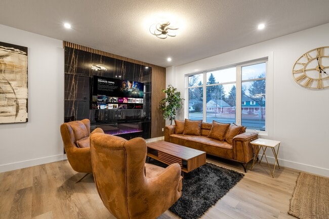 Building Photo - 9339 87 Ave NW Unit 4