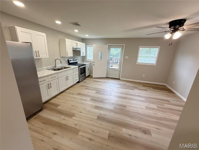 Photo - 604 N Henderson St