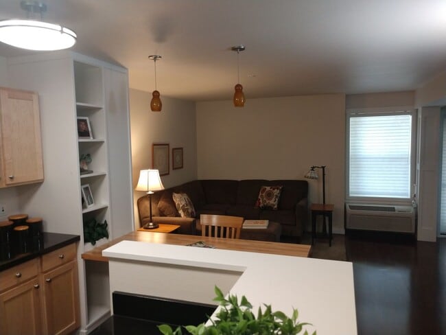 Photo - SAVE MONEY ON EXTENDED STAYS. Beautiful Furnished and Completly Supplied Condo in Downtown Misso...