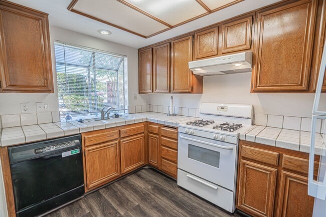 Photo - Beautiful 2-Bedroom Townhome in Simi Valley!