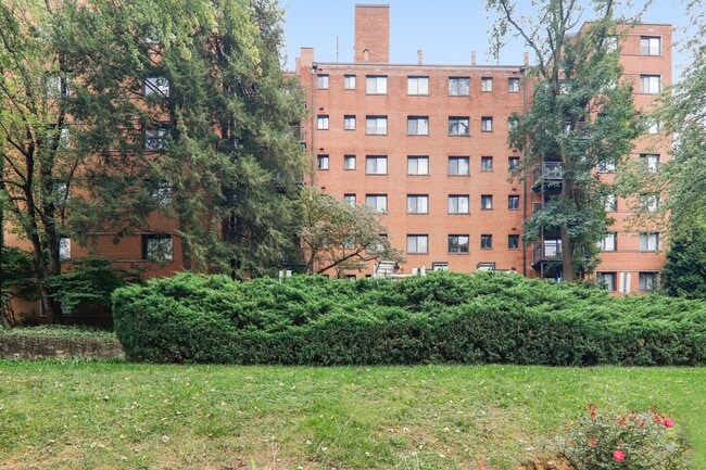 Building Photo - 7611 Maple Ave Unit 602