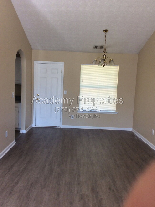 Photo - 390 Summer Hill Cir