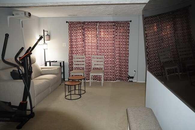 Photo - 1684 Thenia Pl