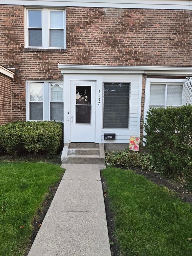 Photo - 5157 W Ainslie St