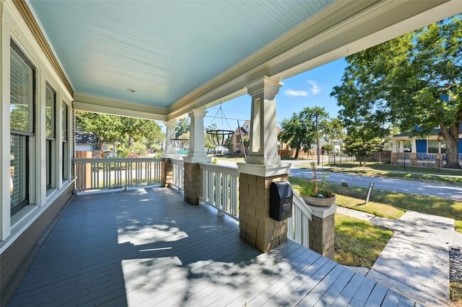 Photo - 601 W 18th St