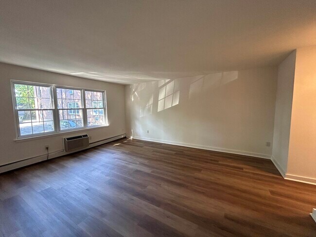 Large Living Room - The Hamlet