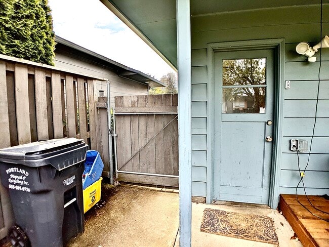 Photo - 5404 NE 54th Ave Unit B