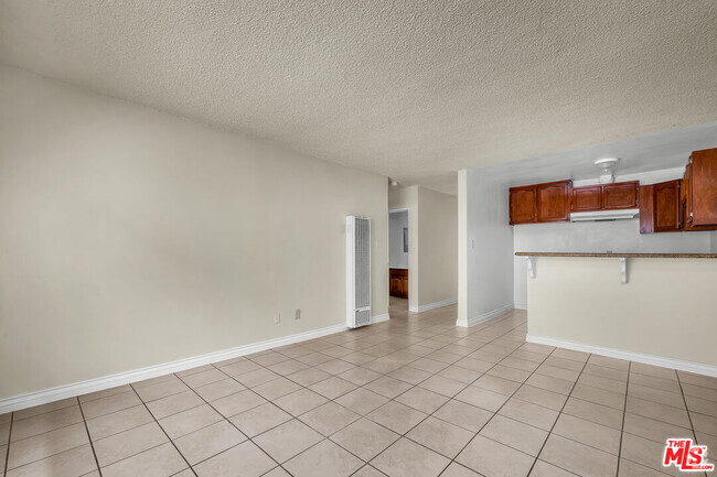 Building Photo - 1095 W 39th St Unit 30 Rental