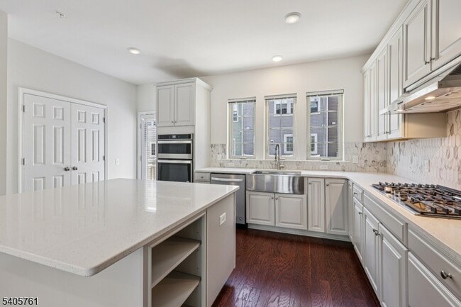 Photo - 32 Cortland Ct