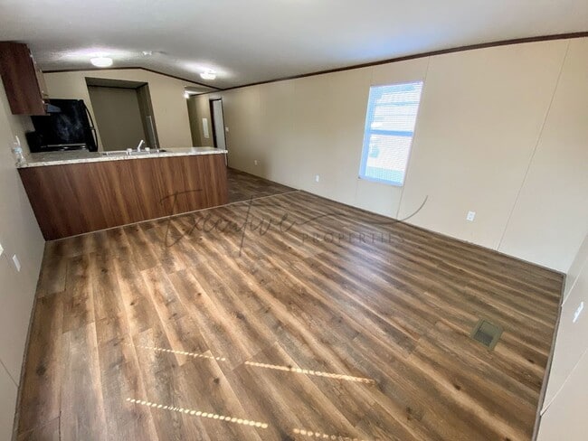Photo - 2 Bedroom Mobile Home For Rent in Sulphur Unit 10