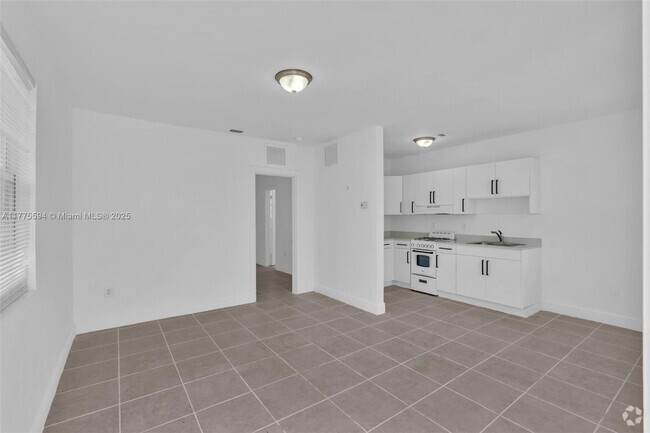 Building Photo - 740 84th St Unit 4 Rental