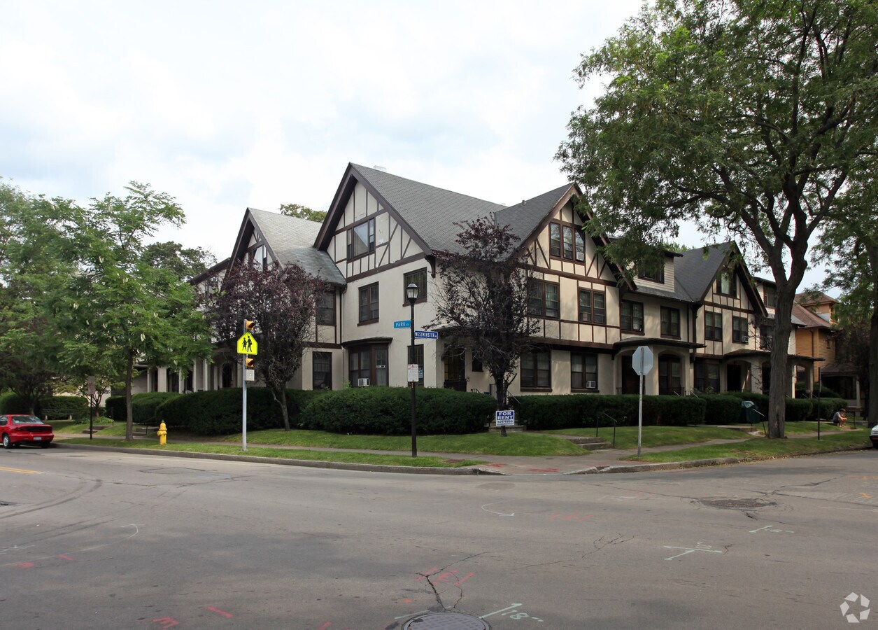 Primary Photo - 499-505 Park Ave Apartments