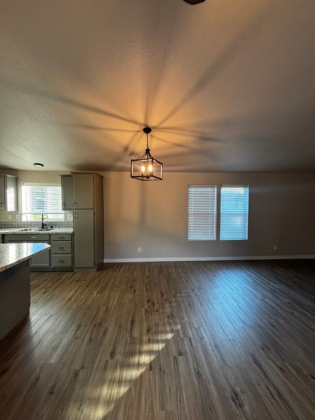 Photo - 208 N Central St