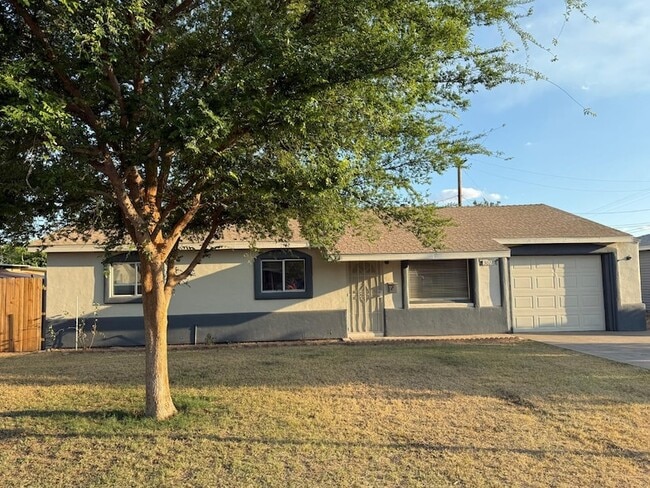 Building Photo - 3027 W San Miguel Ave