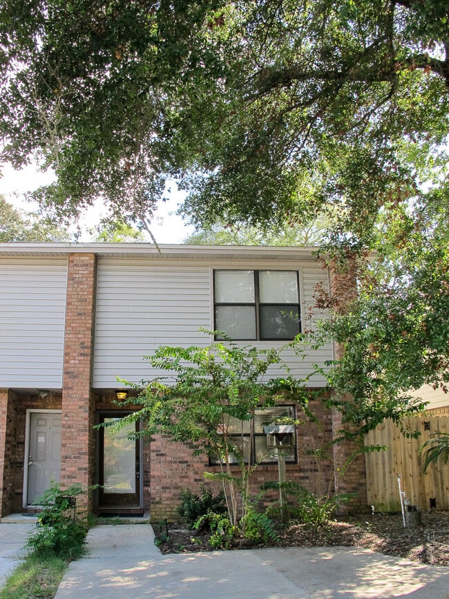 618 Virginia Oak Ct