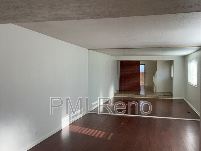 Photo - 3191 Shari Way