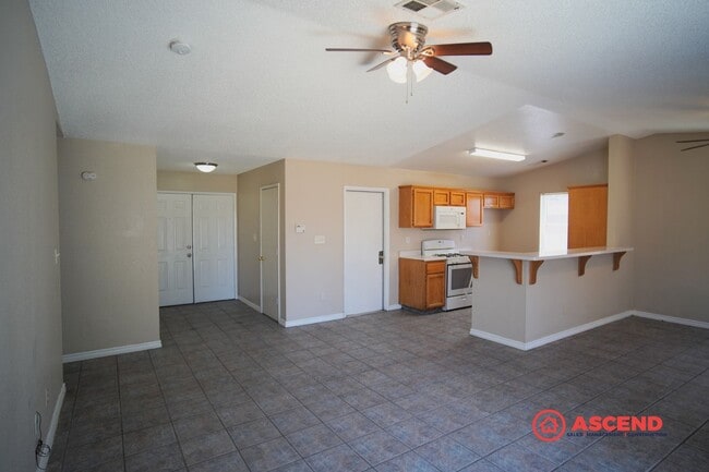 Photo - Three Bedroom Home in South Bakersfield!