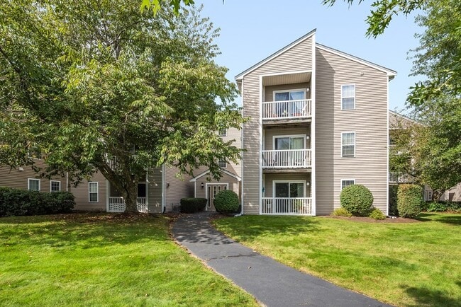 Building Photo - 4 Marc Dr Unit 4C9