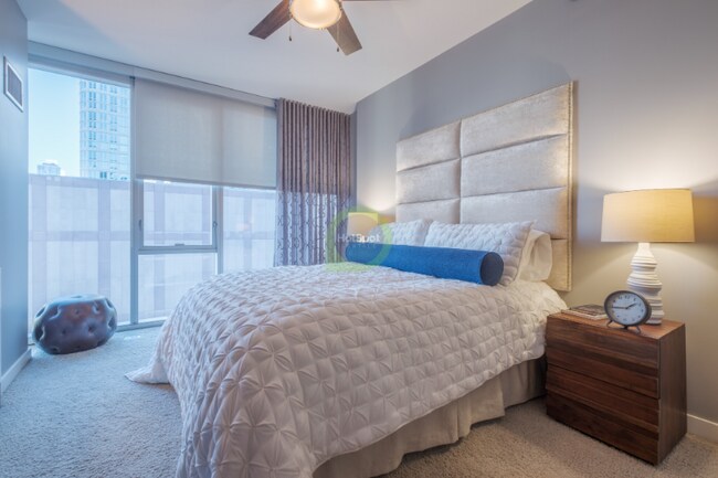 Photo - 153 W Kinzie St