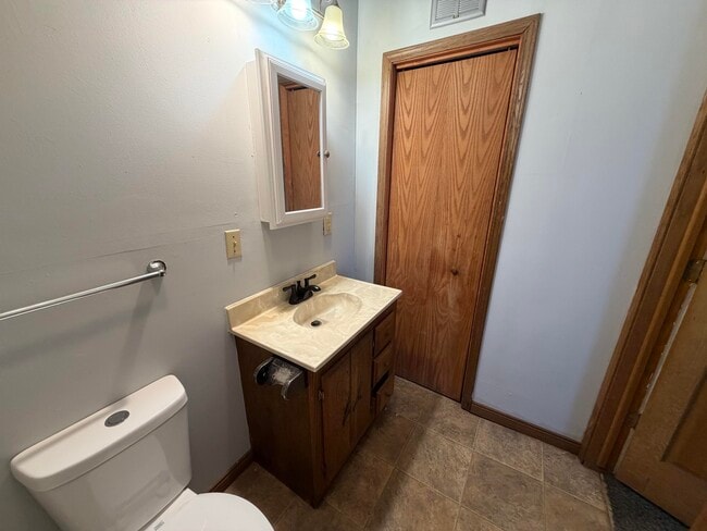 Photo - 608 Seminary-W