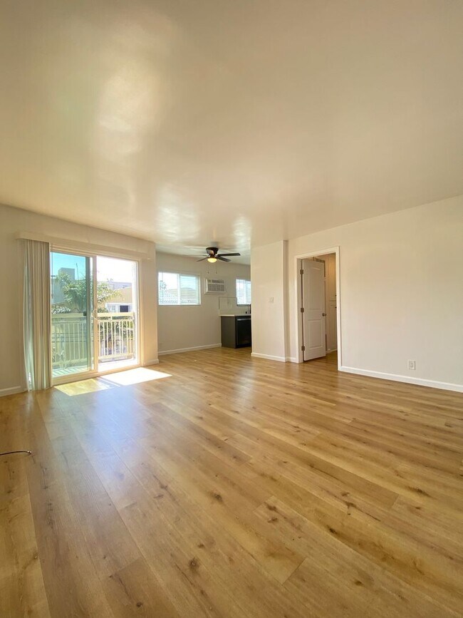 Photo - 6556 Lamirada Ave