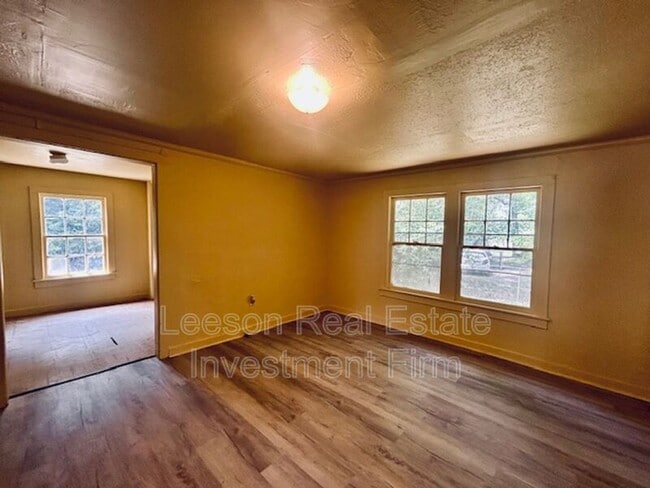 Photo - 2520 Merwin St