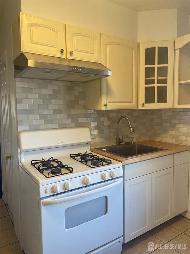 Photo - 638 Bound Brook Rd Unit A