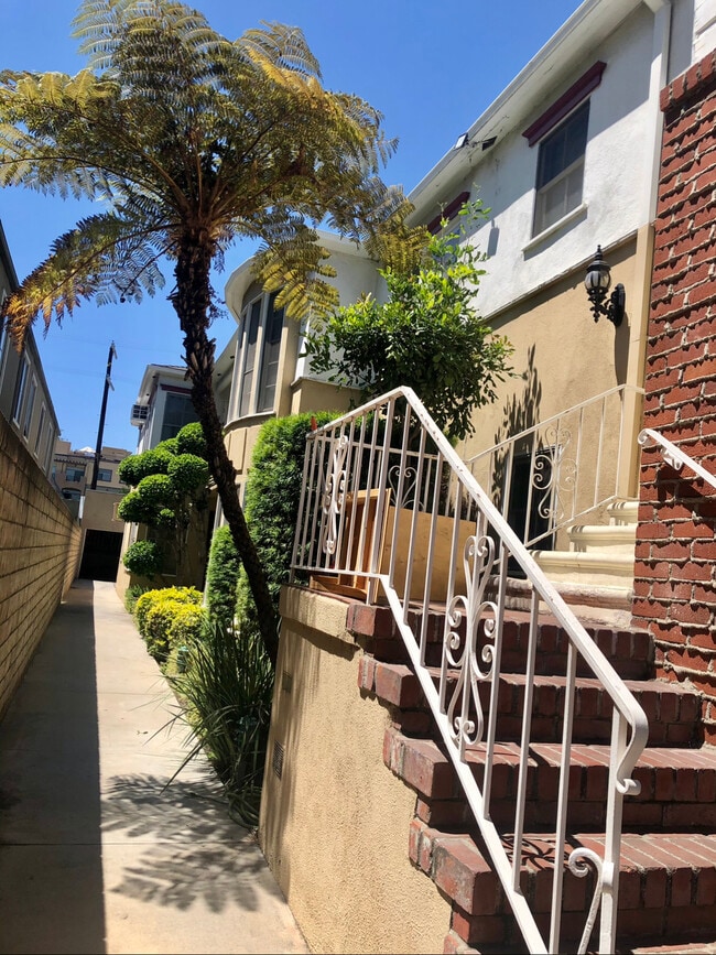 Photo - 10942 Moorpark St Unidad 1