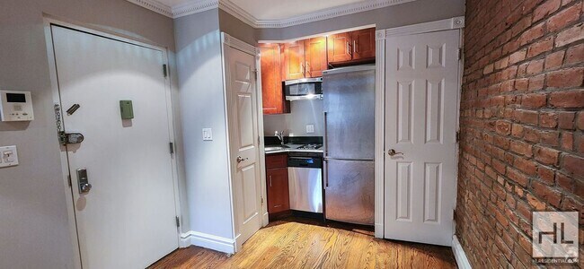 Building Photo - E 5TH ST. Unit 3D Rental