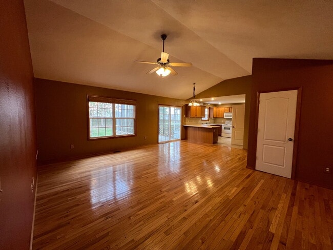 Photo - 3BR / 2BA  - with Fenced in backyard